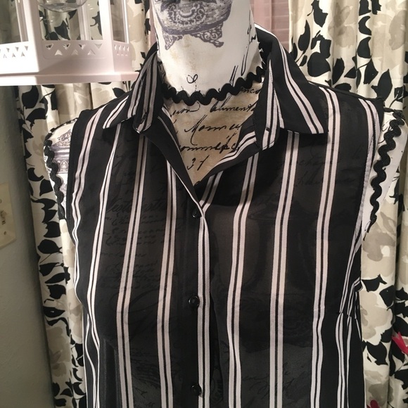 H&M sheer striped sleeveless blouse - Picture 2 of 7